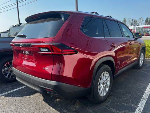 New 2026 Toyota Grand Highlander XLE image 2