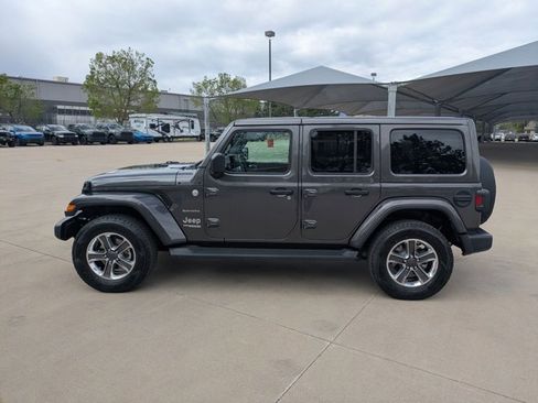 Used 2022 Jeep Wrangler Unlimited Sahara w/ Cold Weather Group image 9