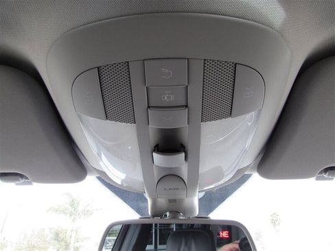 Used 2012 Mercedes-Benz GL 550 4MATIC image 25