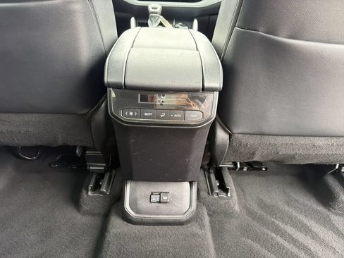 Used 2022 Toyota Highlander XLE FWD image 23