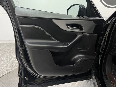 Used 2018 Jaguar F-PACE S image 21
