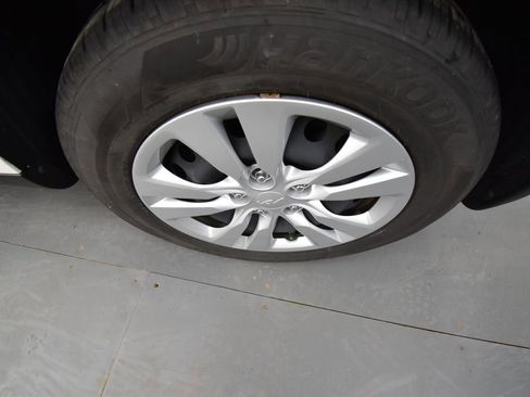 Used 2024 Kia Soul LX image 9