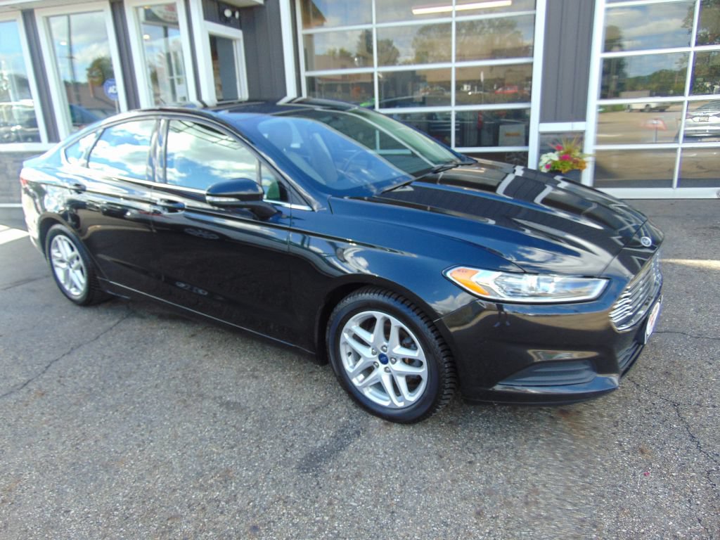 Used 2015 Ford Fusion SE FWD image 1