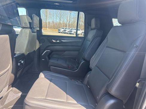 Used 2021 GMC Yukon XL Denali image 13