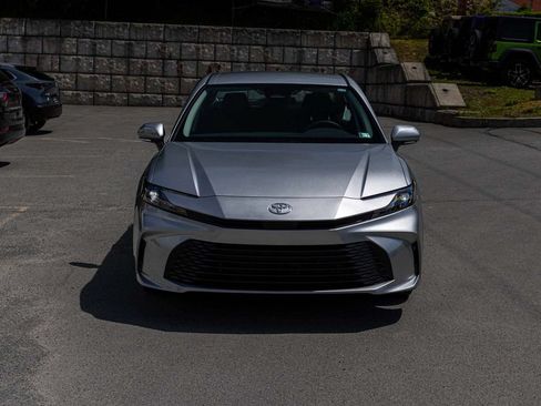 Used 2025 Toyota Camry LE AWD/4WD image 2