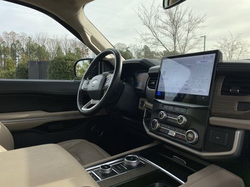 Used 2024 Ford Expedition Max Limited image 63