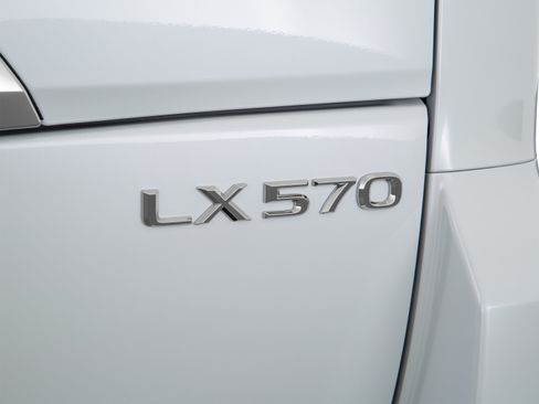 Used 2017 Lexus LX 570 4WD w/ Luxury Package image 74