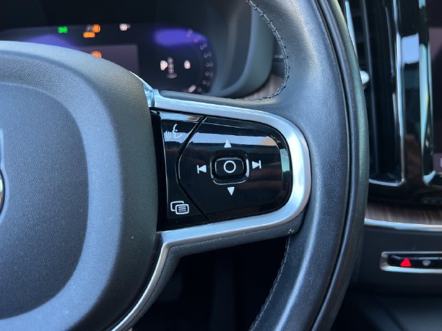 Used 2022 Volvo XC60 B5 Inscription w/ Advanced Package FWD image 35