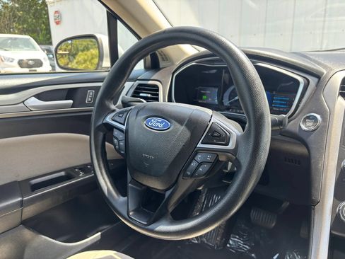 Used 2018 Ford Fusion S FWD image 12