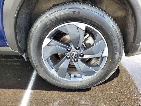 Used 2025 Nissan Rogue SV FWD image 9