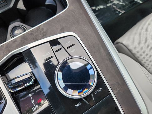 Used 2025 BMW X5 xDrive40i w/ Executive Package image 13