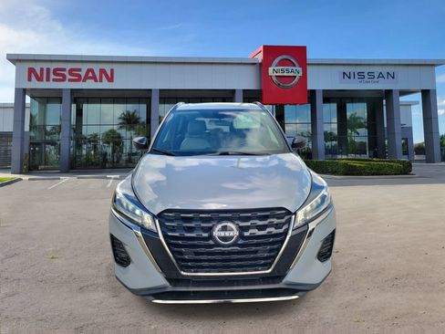 Used 2024 Nissan Kicks SR w/ SR Premium Package FWD image 6