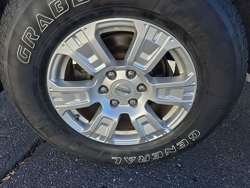 Used 2019 Nissan Titan SV w/ SV Convenience Package image 37