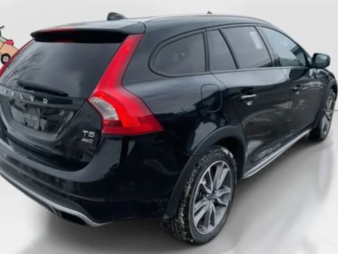 Used 2015 Volvo V60 T5 Cross Country w/ Convenience Package image 5