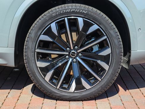 Certified 2026 Volvo XC90 B6 Plus w/ Protection Package AWD/4WD image 11
