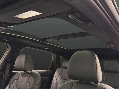 Used 2024 Kia Sorento SX Prestige image 12