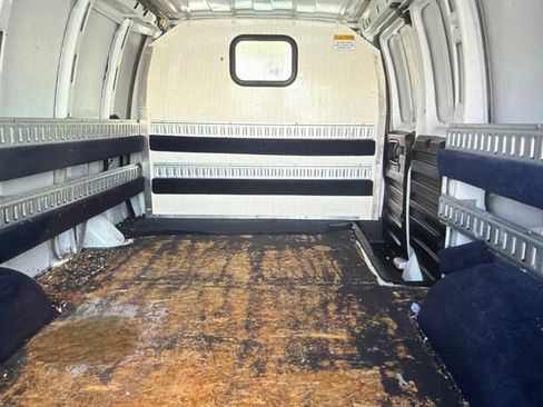 Used 2019 Chevrolet Express 2500 RWD image 7