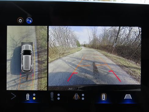 New 2026 Chevrolet Equinox RS w/ Convenience Package III AWD/4WD image 8