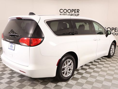 Used 2022 Chrysler Voyager LX image 20