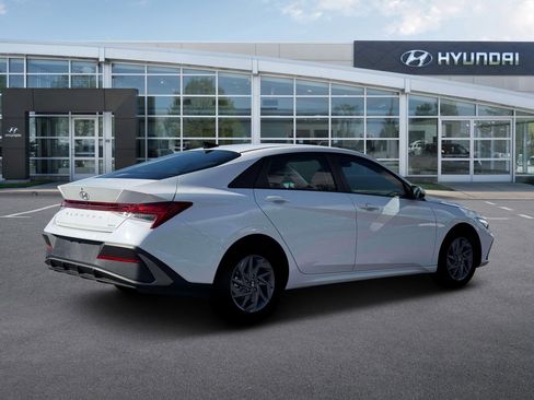 New 2026 Hyundai Elantra Hybrid FWD image 8