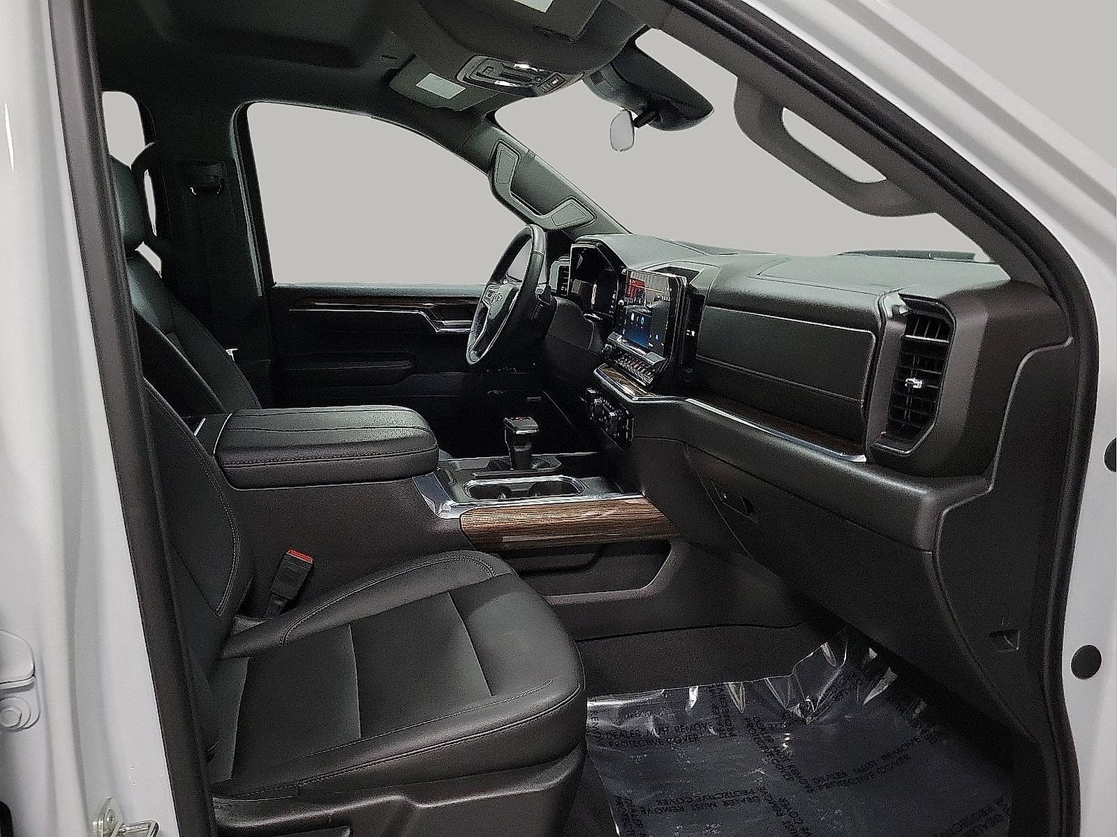 Used 2024 Chevrolet Silverado 1500 LT Trail Boss w/ LT Trail Boss Premium Package AWD/4WD image 13