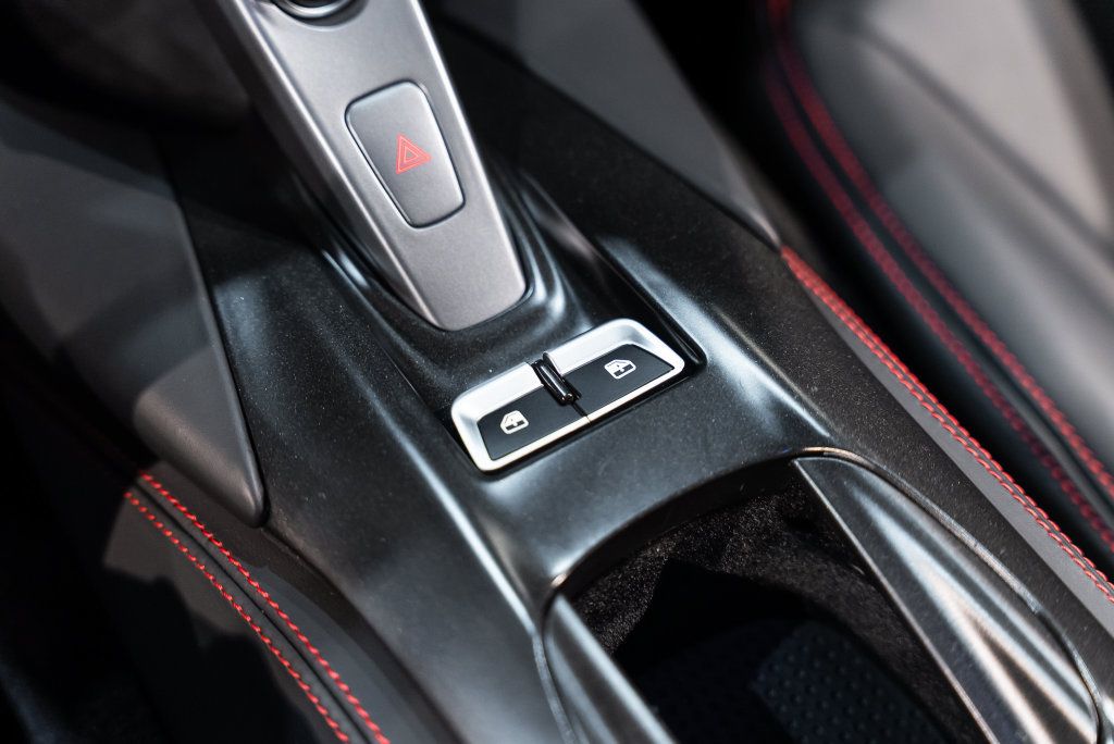 Used 2020 Ferrari 812 Superfast RWD image 38