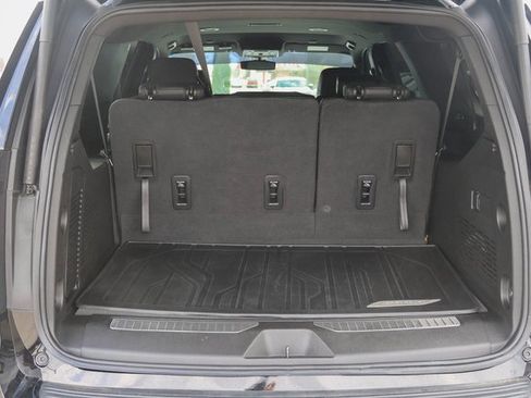 Used 2022 Chevrolet Suburban Z71 image 8