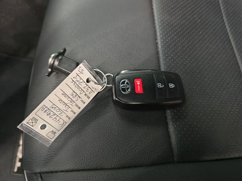 Used 2025 Toyota Tacoma TRD Sport image 34