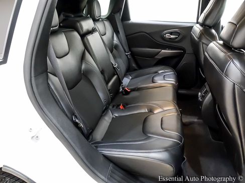 Used 2019 Jeep Cherokee Latitude Plus w/ Comfort/Convenience Group image 29