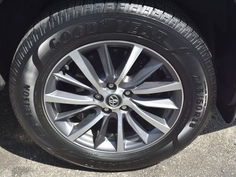 Used 2018 Toyota Highlander XLE w/ Protection Package #3 AWD/4WD image 50