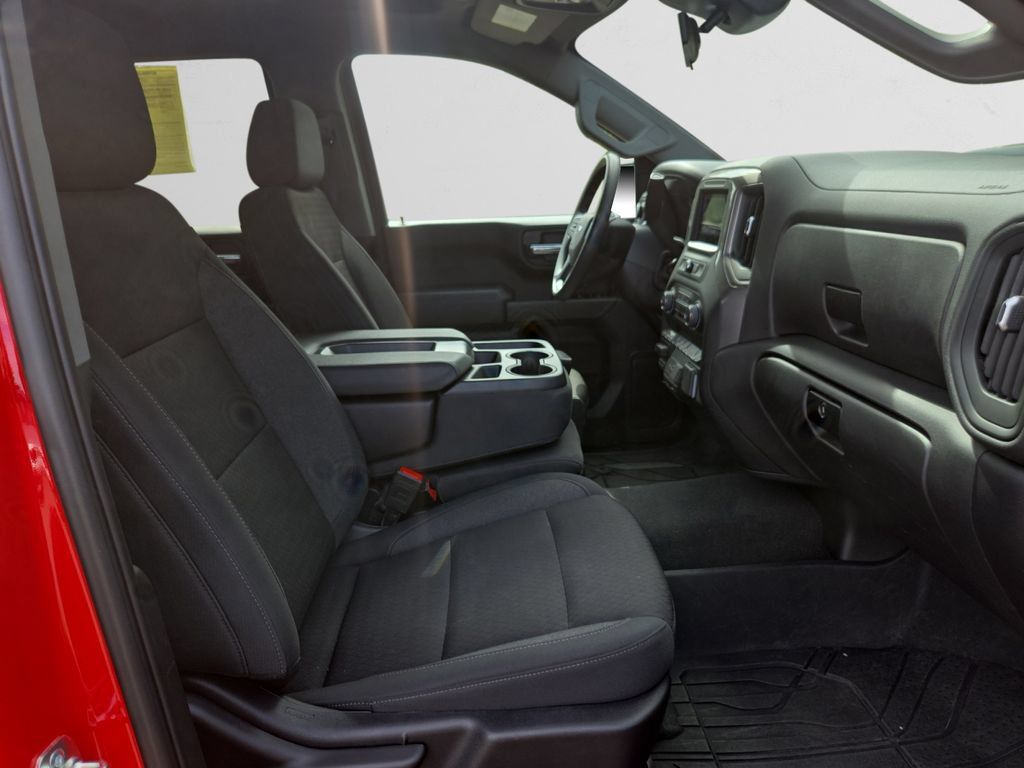 Used 2025 Chevrolet Silverado 1500 Custom Trail Boss w/ Dark Appearance Package AWD/4WD image 16