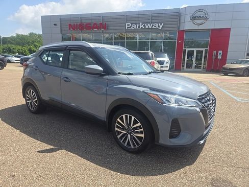 Used 2023 Nissan Kicks SV FWD image 1