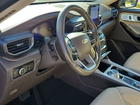 Used 2023 Ford Explorer Platinum w/ Technology Package image 10