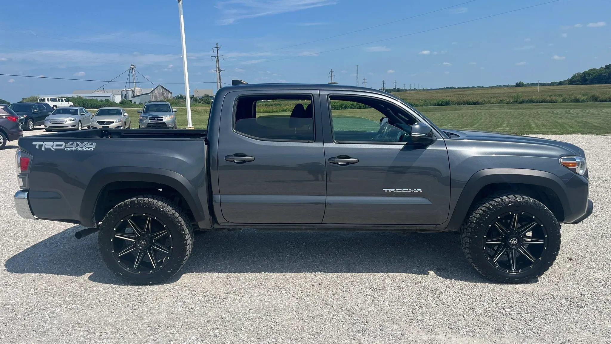 Used 2022 Toyota Tacoma TRD Off-Road AWD/4WD image 2