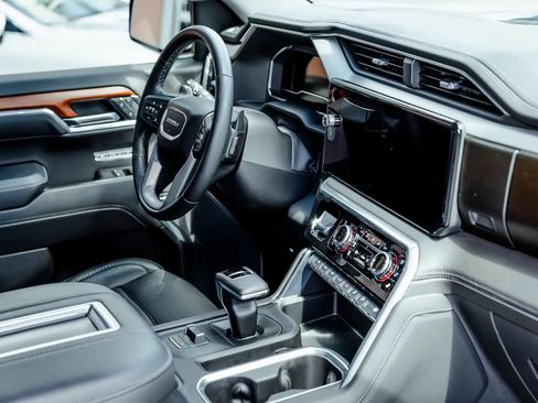 Used 2022 GMC Sierra 1500 Denali image 2