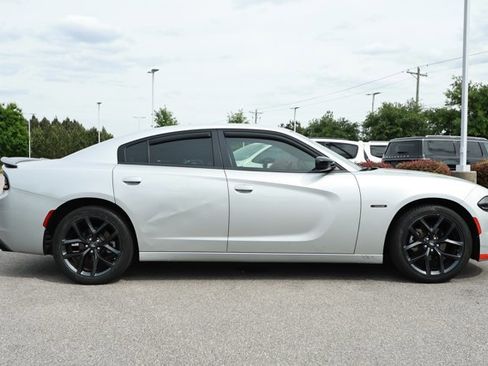 Used 2022 Dodge Charger SXT w/ Blacktop Package RWD image 4