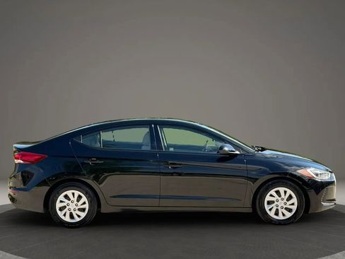 Used 2018 Hyundai Elantra SE w/ Cargo Package FWD image 2