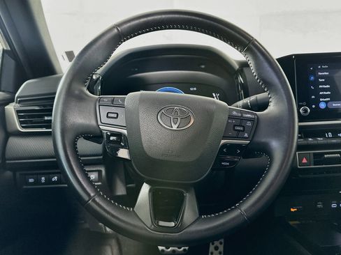 Used 2025 Toyota Camry SE FWD image 18