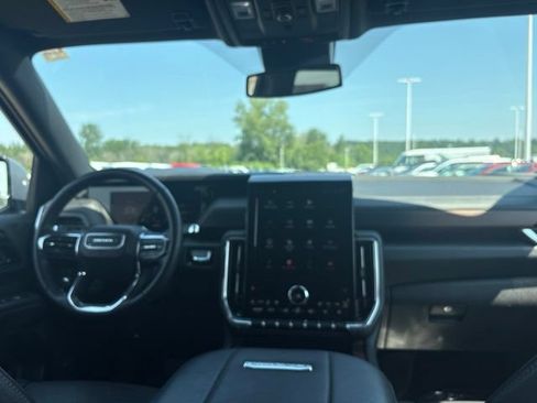 Used 2025 GMC Yukon Denali AWD/4WD image 30