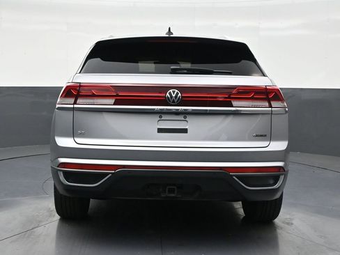 Used 2024 Volkswagen Atlas Cross Sport SE image 4