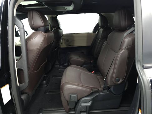 Certified 2023 Toyota Sienna Platinum AWD/4WD image 5