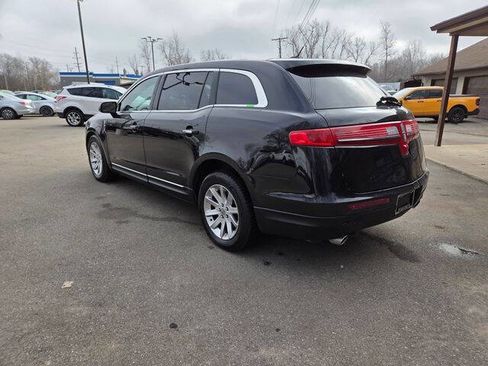 Used 2019 Lincoln MKT AWD image 4