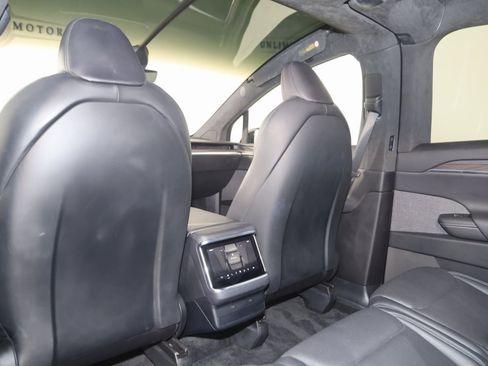 Used 2022 Tesla Model X image 58