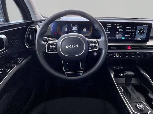 Used 2025 Kia Sorento LX FWD image 8
