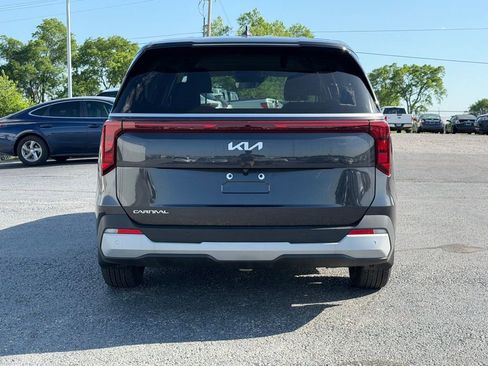 Used 2025 Kia Carnival LX FWD image 6