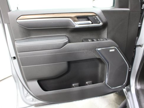 Used 2025 Chevrolet Silverado 1500 LT Trail Boss w/ Convenience Package II AWD/4WD image 6
