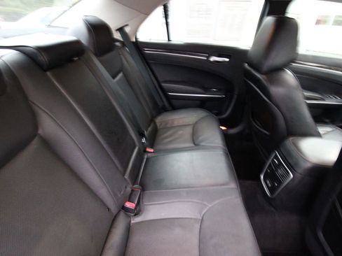 Used 2018 Chrysler 300 Limited image 19