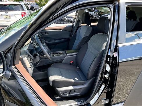 Used 2023 Nissan Rogue SV AWD/4WD image 18