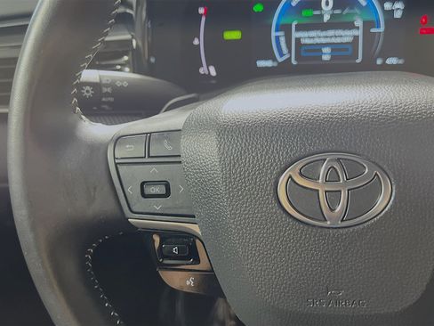 Used 2025 Toyota Camry SE w/ Convenience Package FWD image 19