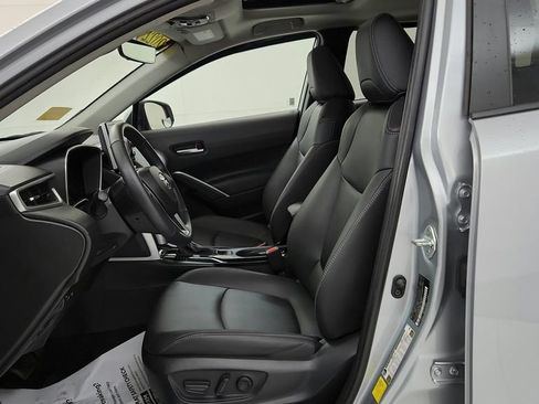 Used 2022 Toyota Corolla Cross XLE w/ Convenience Package AWD/4WD image 25